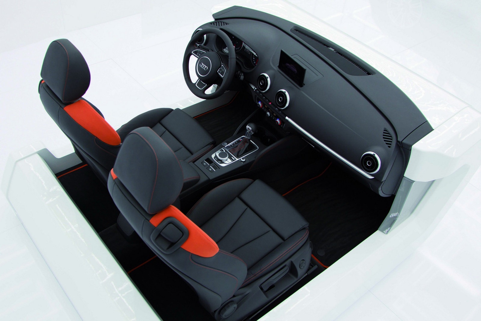 Prima imagine a noului Audi A3