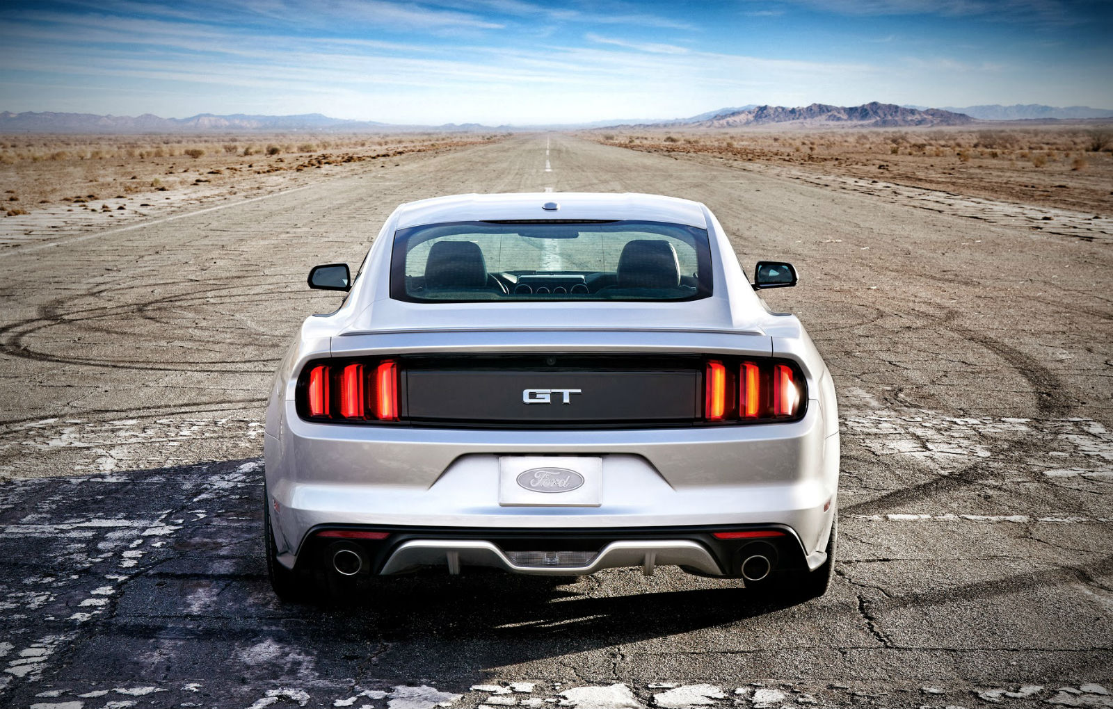 Ford Mustang V8 atinge 100 de km/h în 4.8 secunde