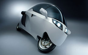 Motocicleta-cabina cu motor BMW