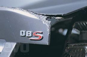 Aston DBS distrus de James Bond!