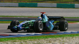 Button, in flacari la Sakhir