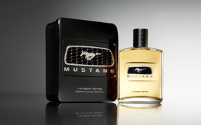 Legendar: parfum Mustang de la Estee Lauder