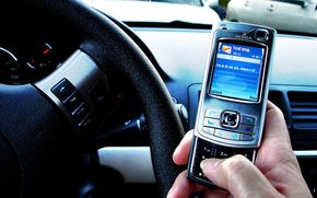 SMS-urile la volan, interzise in Washington