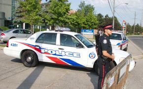 Politia distruge masinile de curse in Canada