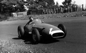 Maserati serbeaza 50 de ani de la titlul lui Fangio