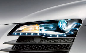 Premiera: Audi introduce faruri LED pentru R8