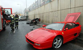 Accident exotic: Ferrari F355 vs Skoda Superb