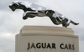 Jaguar va lasa doar logo-ul pe modelele sale