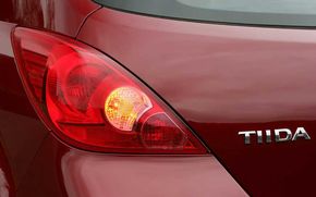 Nissan Tiida porneste de la 15.000 euro