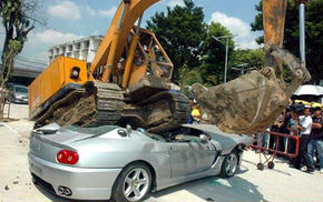 Dureros: Ferrari 456 GT, distrus in Thailanda