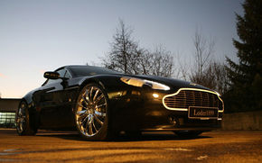 Aston Martin V8 Vantage "slefuit" de Loder1899