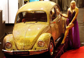 VW Beetle suflat cu aur la Luxury Show