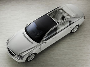 Maybach Landaulet intra oficial in productie