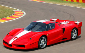 Un Ferrari FXX s-a vandut cu 2.6 milioane de euro