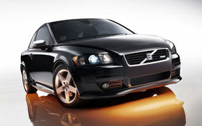 Volvo C30 modificat cu accesorii R-Design