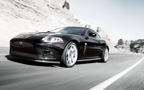 Premiera: Noul Jaguar XKR-S, versiune mai rapida