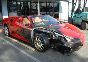 110.000 $ pentru un Ferrari incendiat