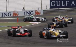 Renault: "Alonso nu a franat in fata lui Hamilton"