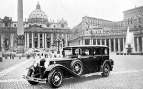 Primul papamobil construit de Mercedes