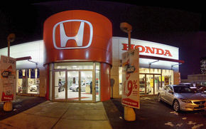 Honda ridica tonul la dealerii sai