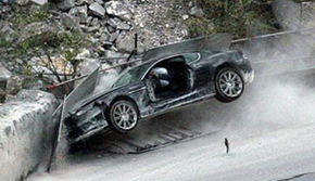 James Bond mai distruge un Aston Martin DBS