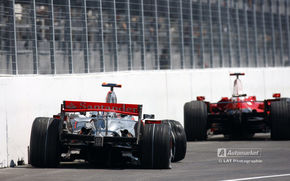 Hamilton si Rosberg, penalizati pentru incidentul din pitlane