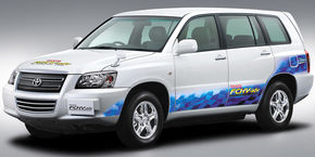 Toyota a lansat un hibrid cu o autonomie de 828 km