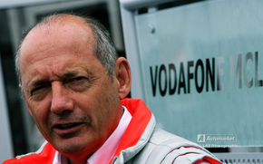 Dennis, decorat cu medalia Prince Philip