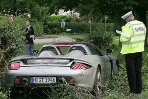 Galerie foto: Porsche-ul avariat de tatal lui Hamilton