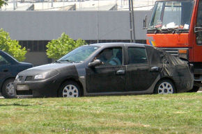 Fotospion: o noua berlina in gama Dacia