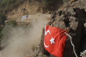 Hirvonen conduce in Raliul Turciei