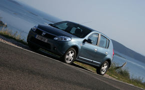 PREMIERA: Automarket a testat Dacia Sandero!