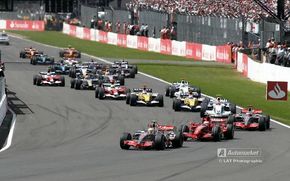 Echipele incep testele la Silverstone