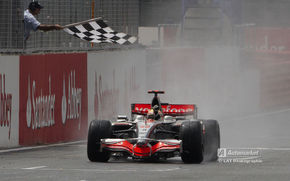 Hamilton sarbatoreste "cea mai buna victorie"