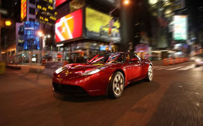 Tesla accelereaza ritmul productiei lui Roadster