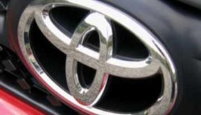 Toyota isi revizuieste in minus tinta de vanzari