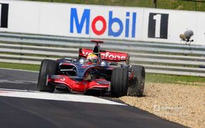 Hamilton vede partea plina a paharului