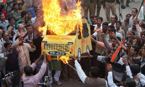 Proteste violente impotriva lui Tata in India