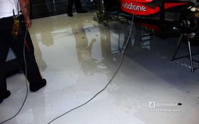 Galerie foto: Inundatie in garajul McLaren