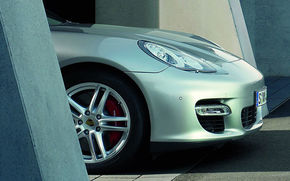 OFICIAL: Primul teaser cu Porsche Panamera