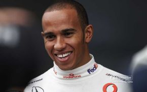 Hamilton: "McLaren, la egalitate cu Ferrari"