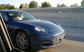 Fotospion: Porsche Panamera pe autostrada