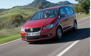 Volkswagen va micsora productia lui Touran