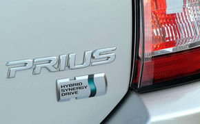 Lexus va construi un hibrid bazat pe Toyota Prius