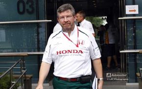 Brawn: "Hamilton trebuie sa-si asculte instinctele"