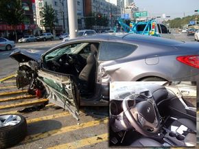 Accident cu Genesis coupe: nu s-au deschis airbag-urile