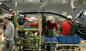 Nissan reduce productia cu inca 72.000 de unitati