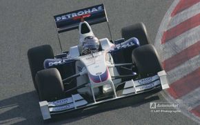 Heidfeld a testat aripa ajustabila la Barcelona