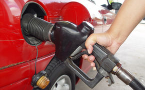 Pretul benzinei a scazut la mai putin de 3 lei pe litru