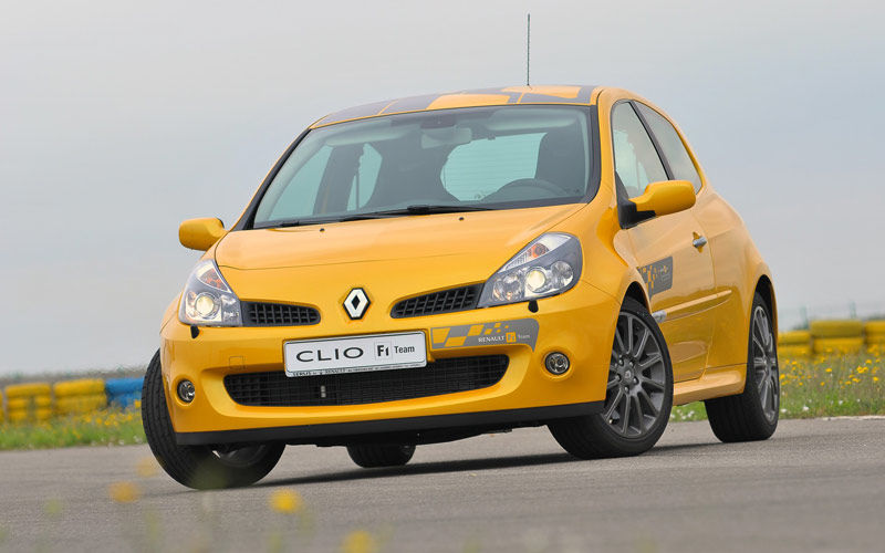 Renault Clio 3 usi F1 Team R27